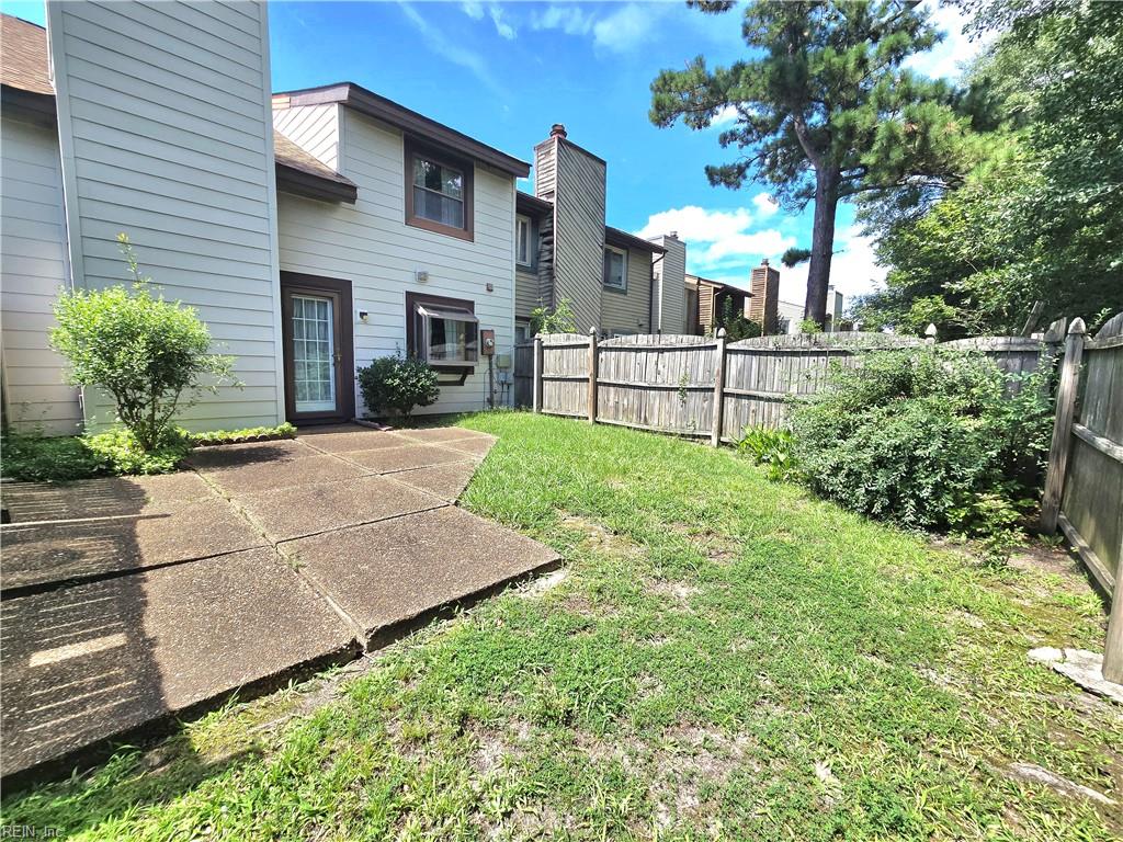 719 Lord Byron DR