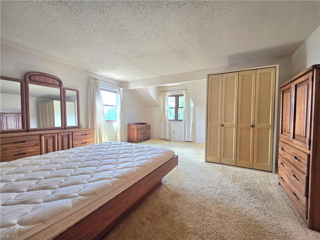 719 Lord Byron DR
