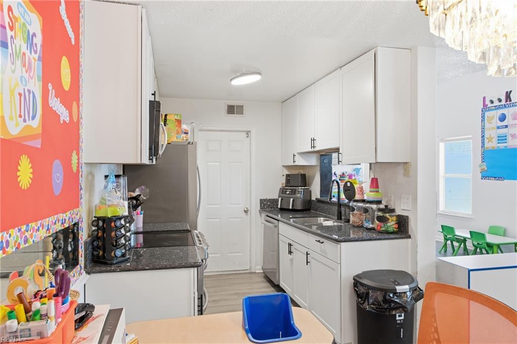 176 Wexford DR E