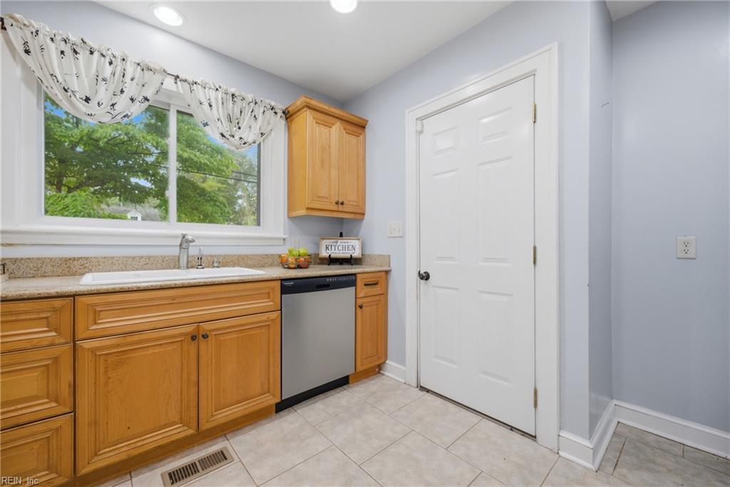 104 E Severn RD