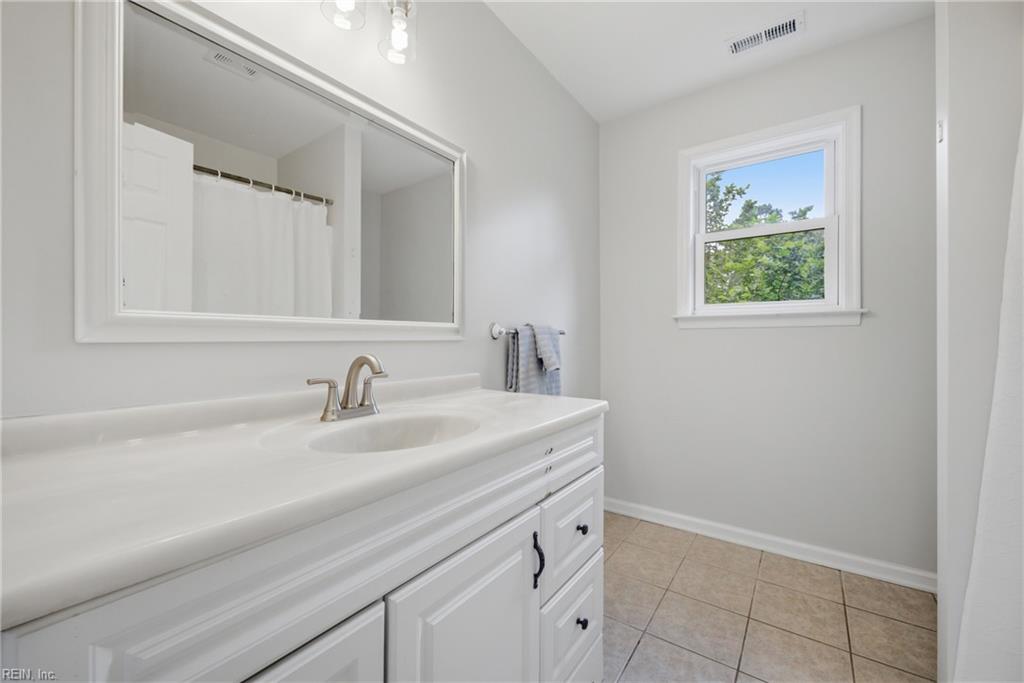 104 E Severn RD