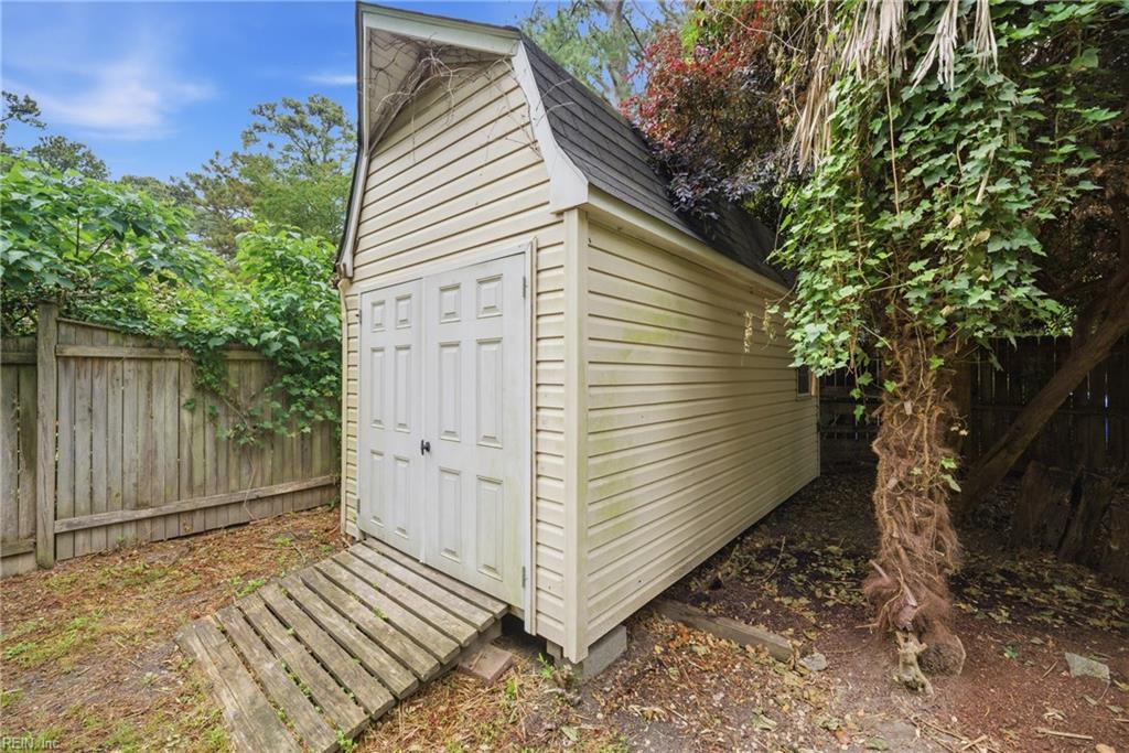 104 E Severn RD