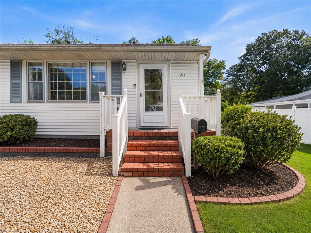 1214 Tyler AVE