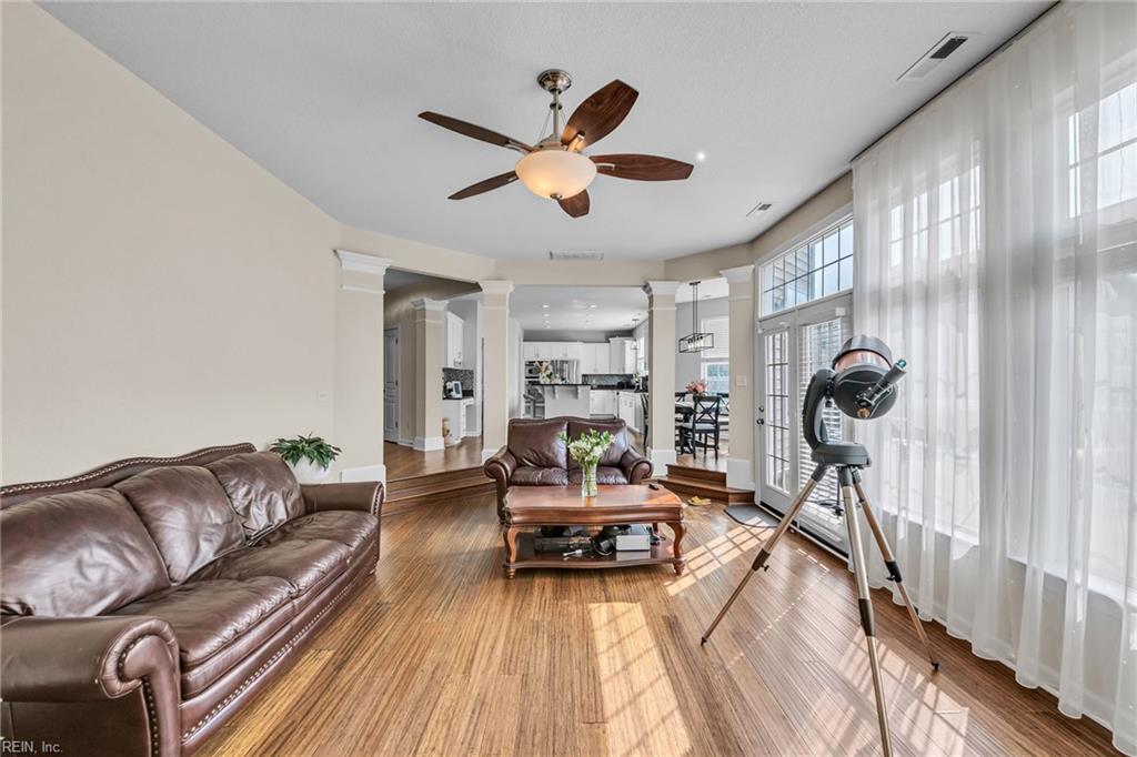2404 Caitlan Loch LN Suit