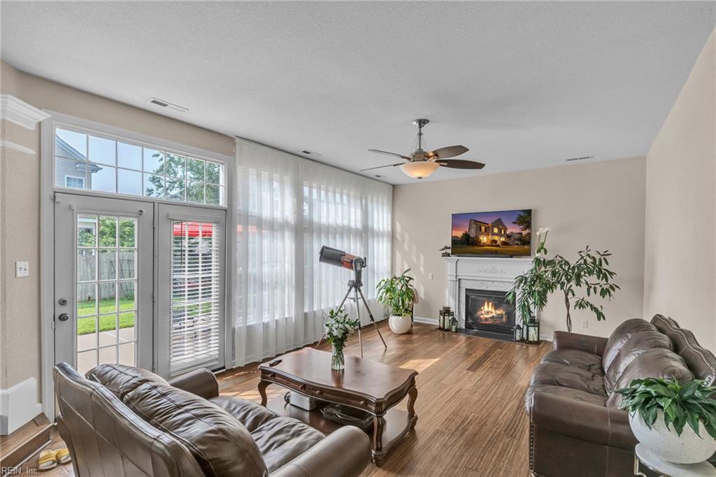 2404 Caitlan Loch LN Suit