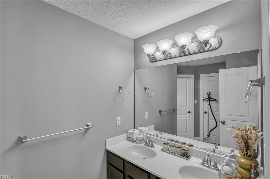 2404 Caitlan Loch LN Suit