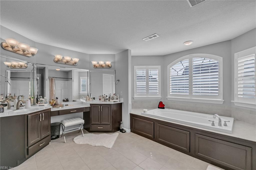 2404 Caitlan Loch LN Suit