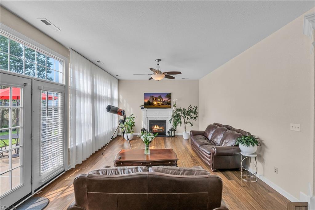 2404 Caitlan Loch LN Suit
