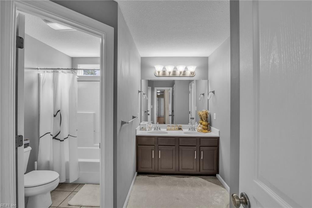 2404 Caitlan Loch LN Suit