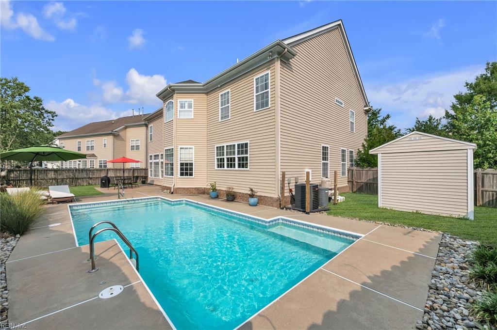 2404 Caitlan Loch LN Suit
