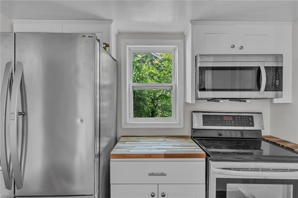 320 Mary ST