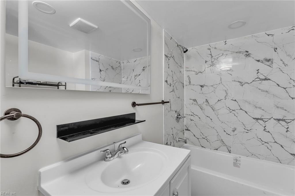 320 Mary ST