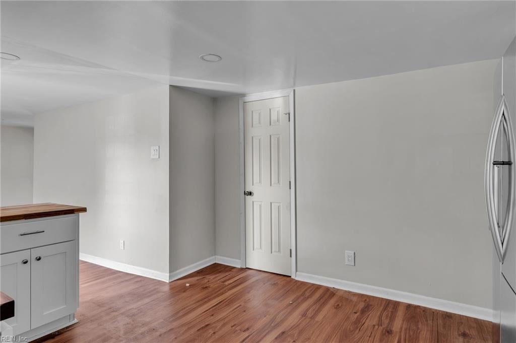 320 Mary ST