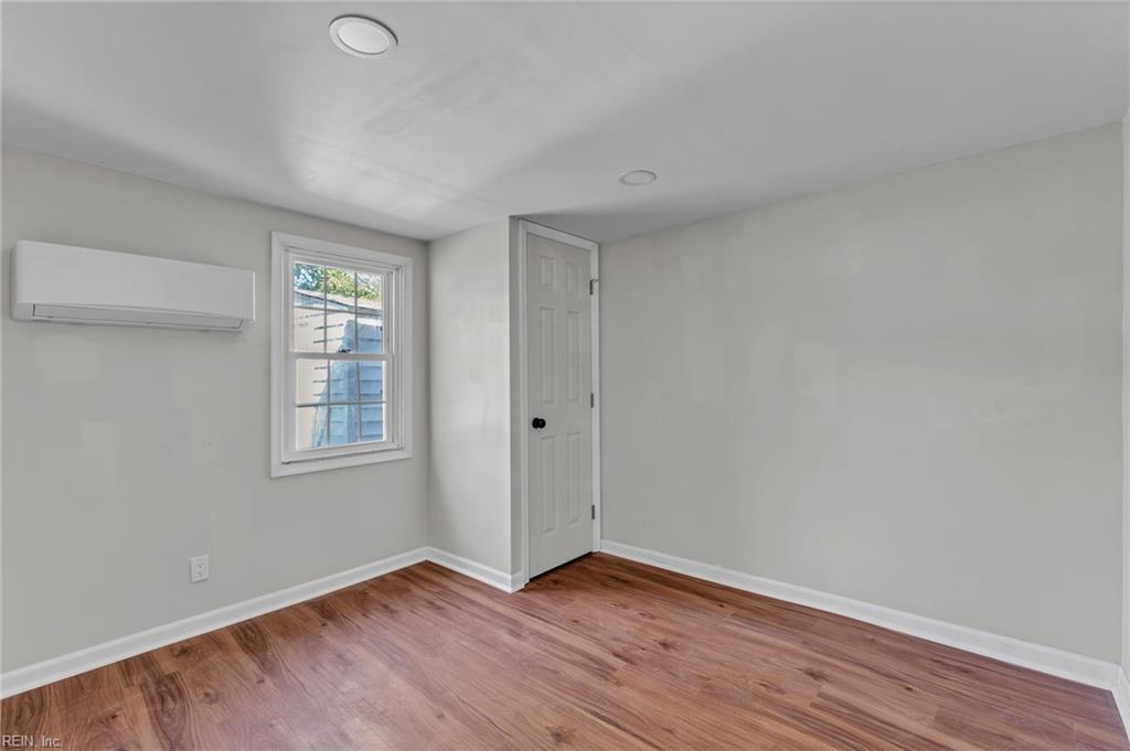 320 Mary ST