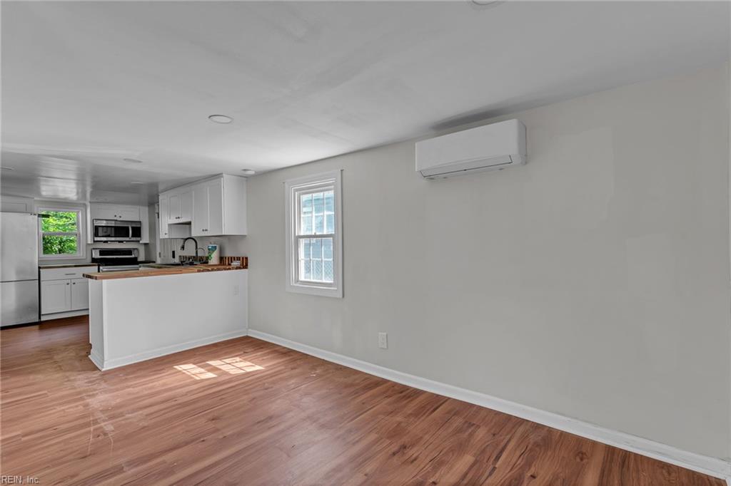 320 Mary ST