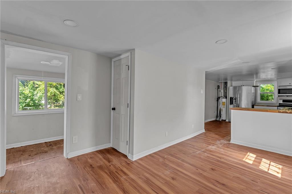 320 Mary ST