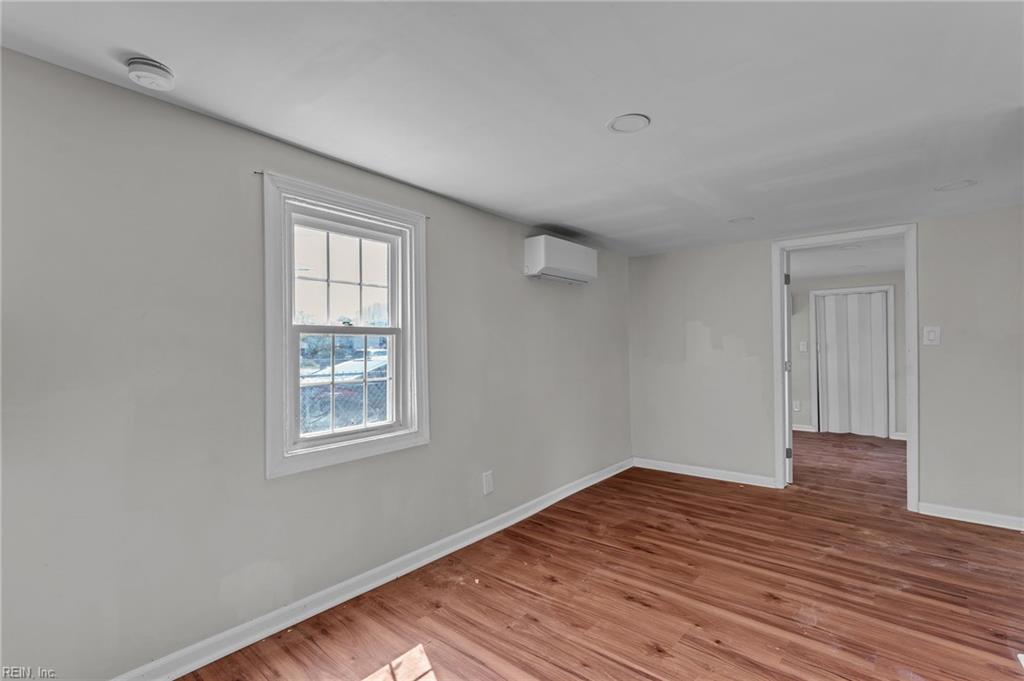 320 Mary ST