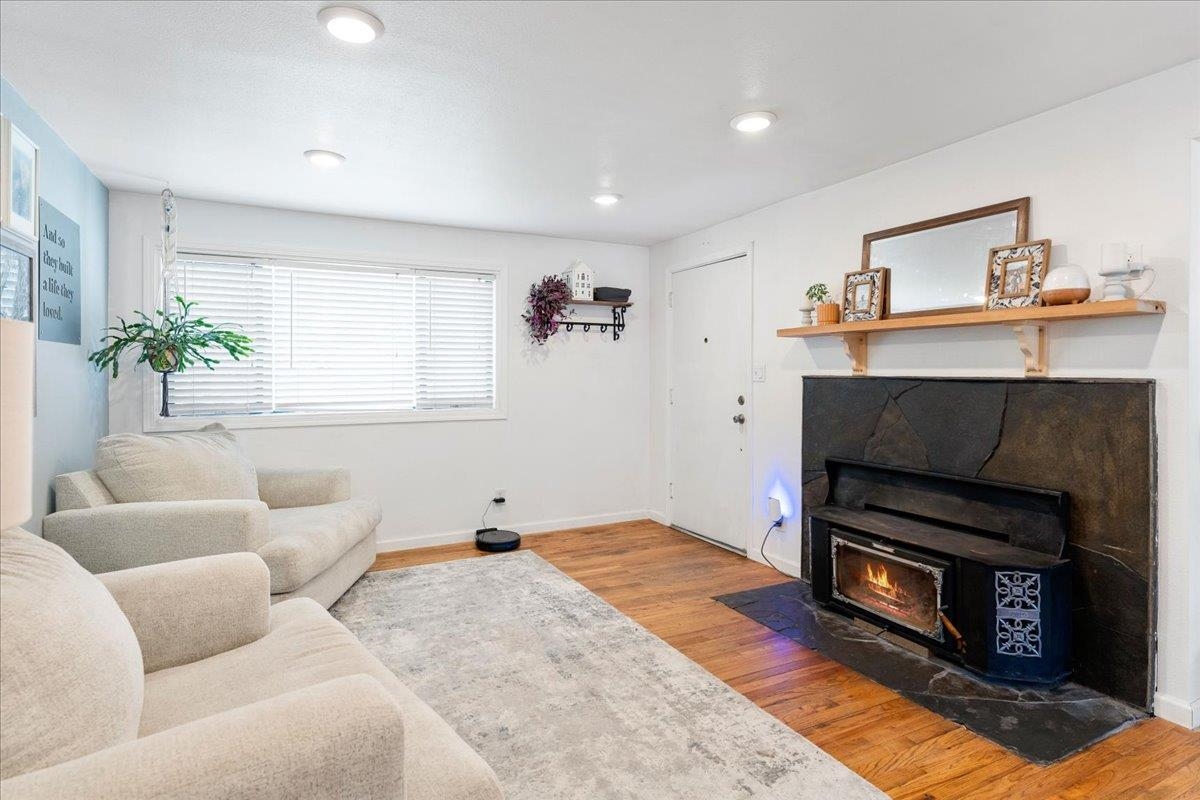 1524 Pine Grove Drive