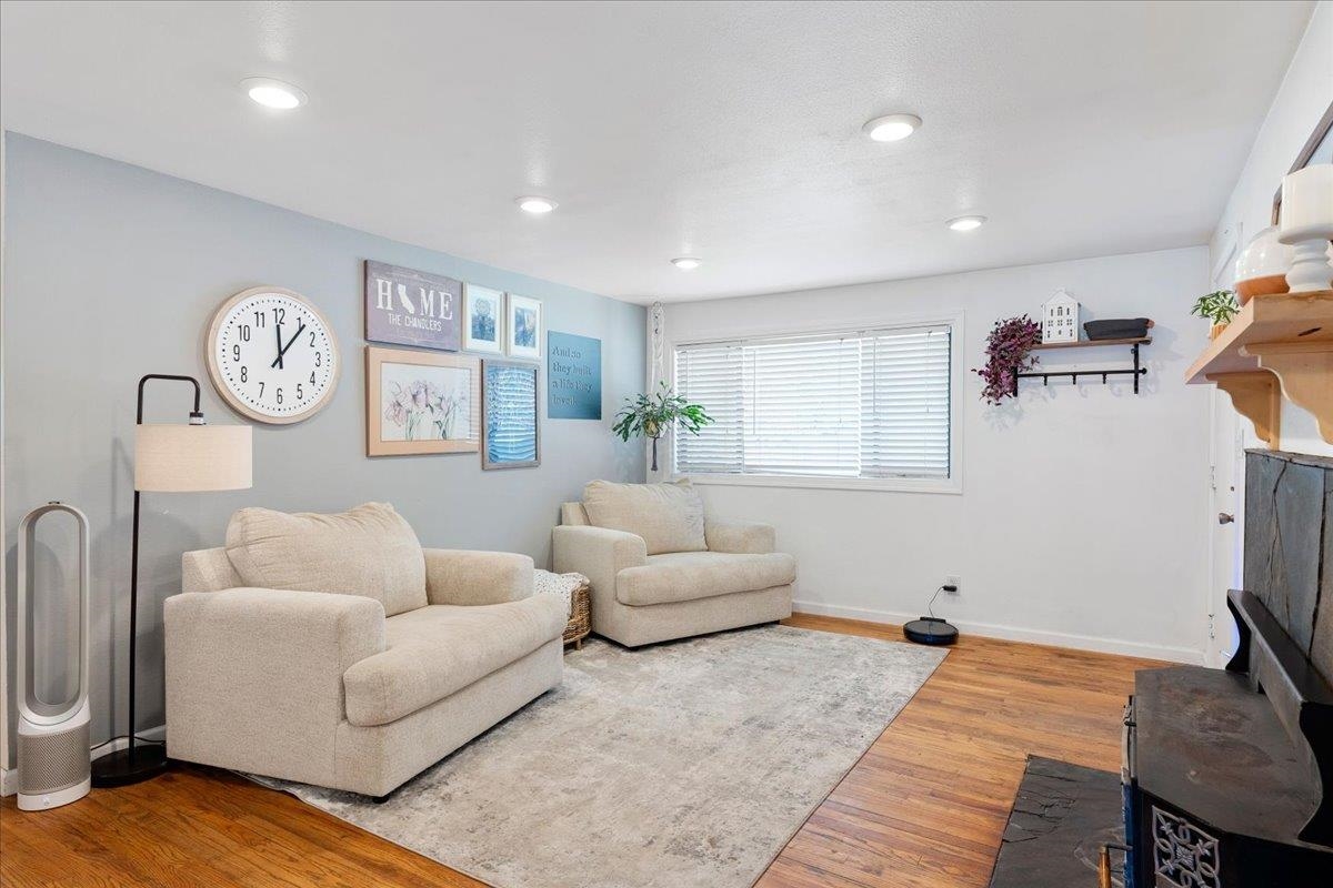 1524 Pine Grove Drive