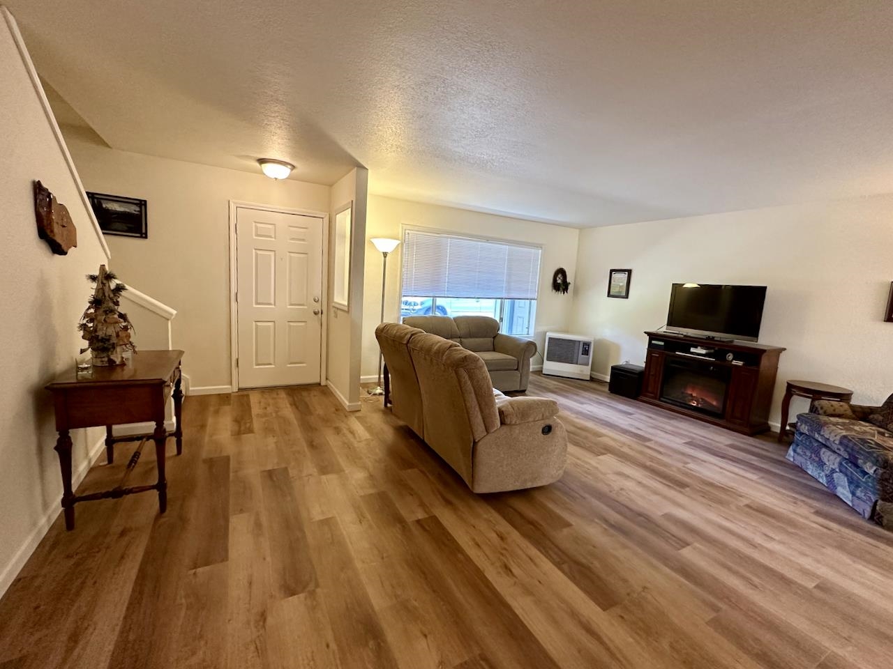 812 A Carmen Dr