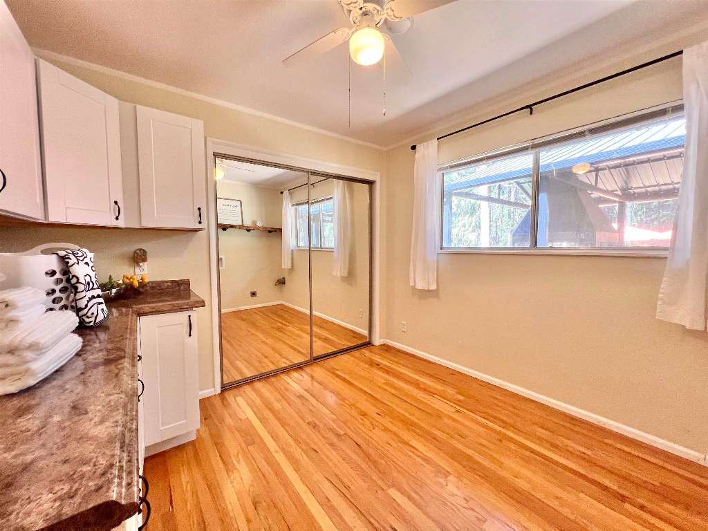 1137 Schilling Way
