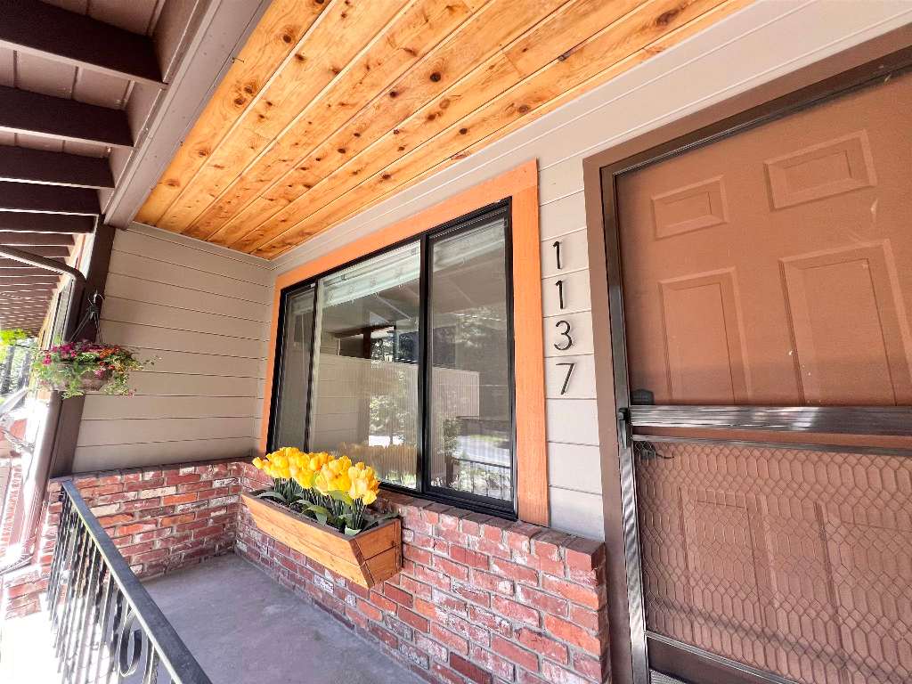 1137 Schilling Way
