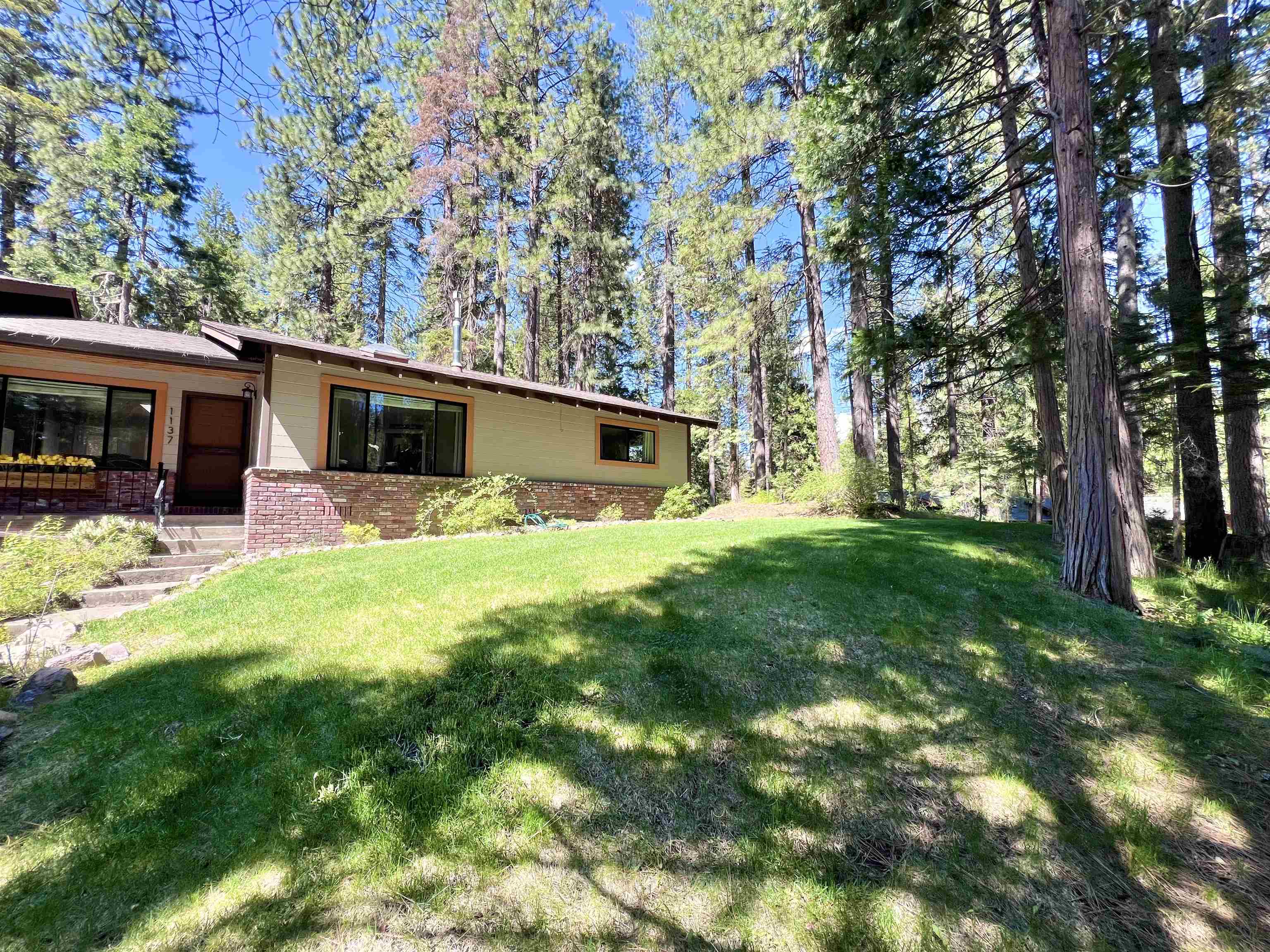1137 Schilling Way