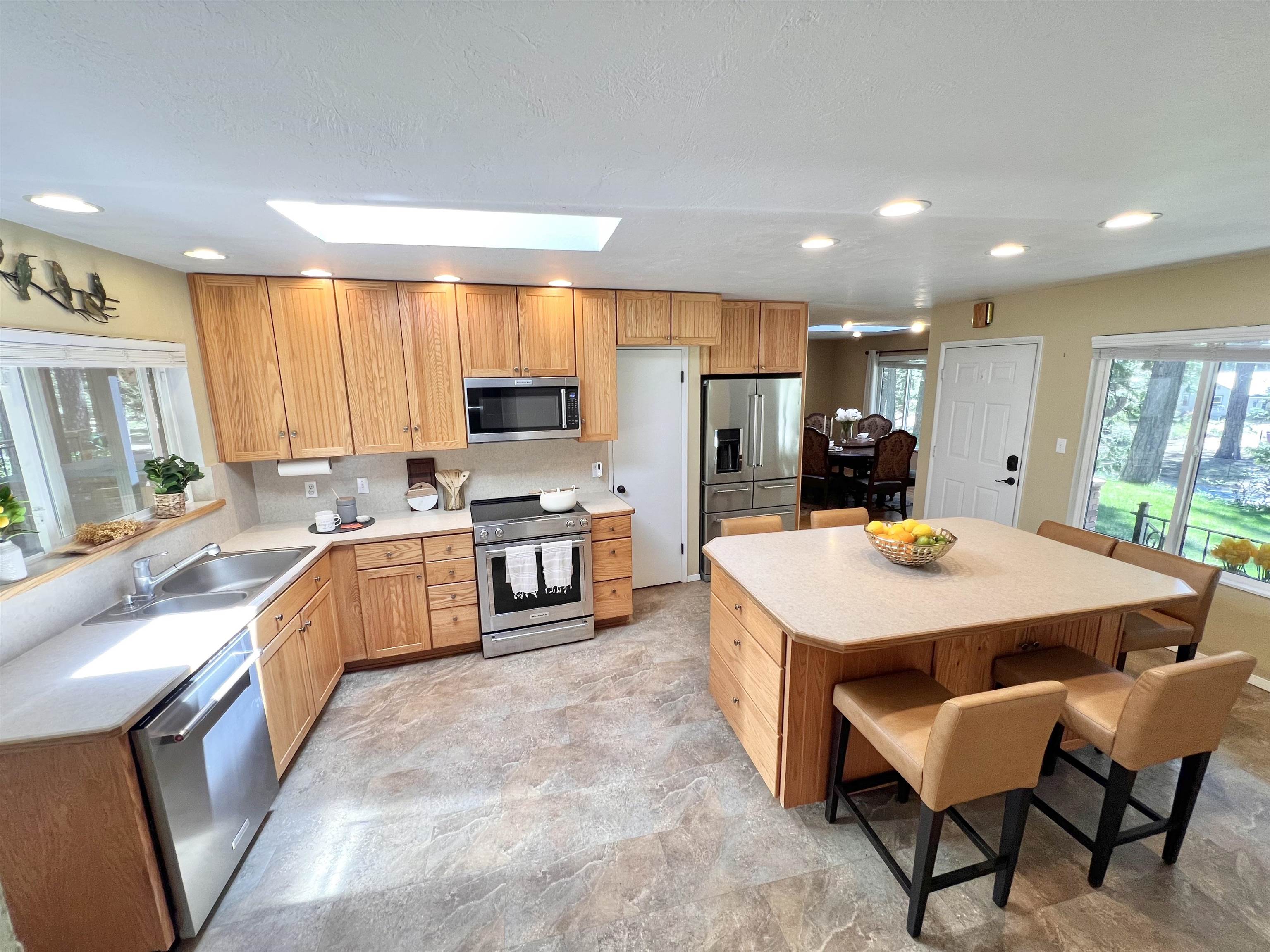 1137 Schilling Way