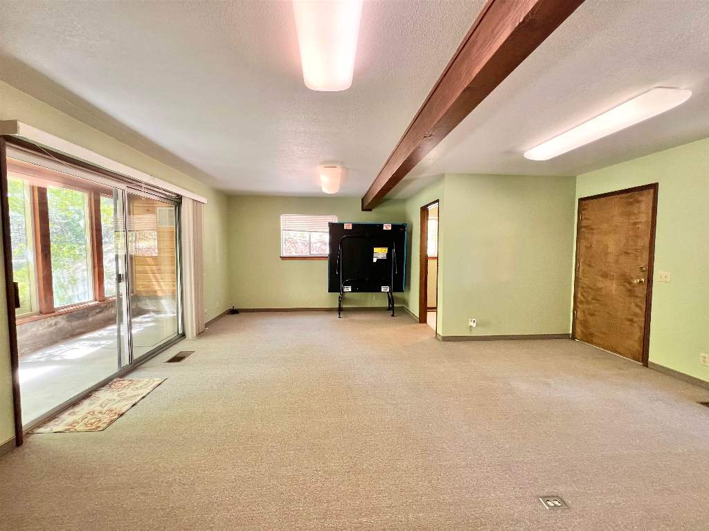 1137 Schilling Way
