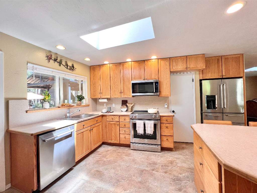 1137 Schilling Way