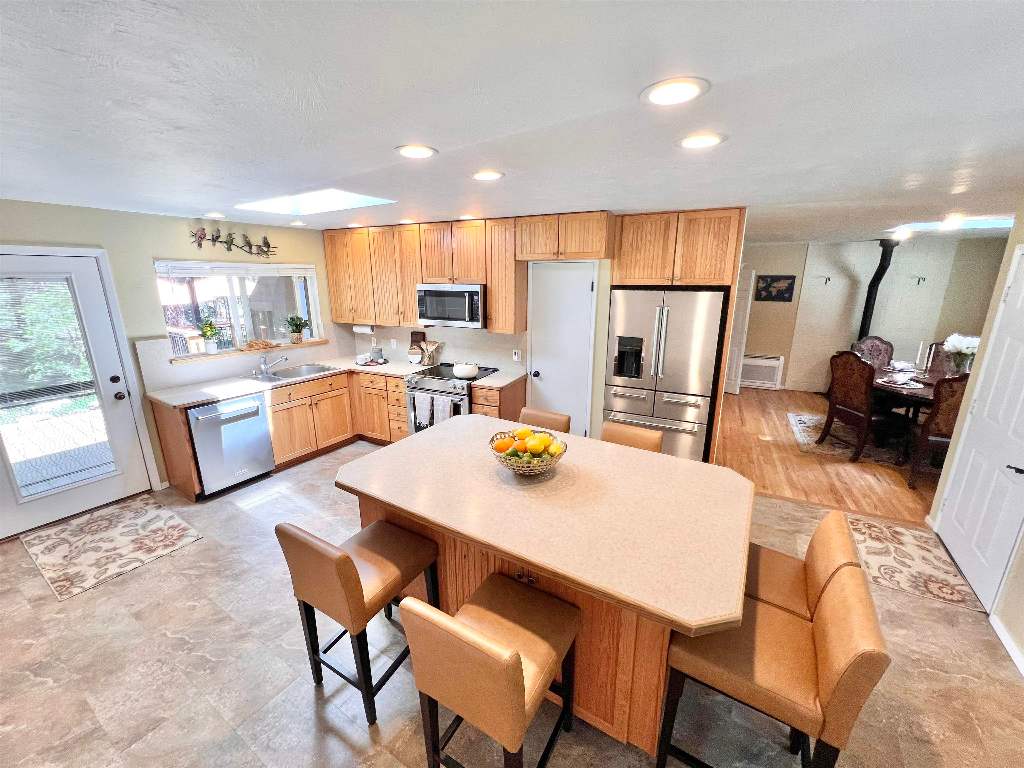 1137 Schilling Way