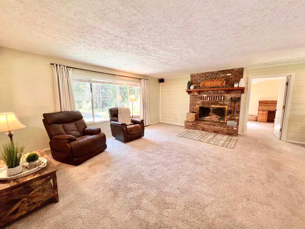 1137 Schilling Way