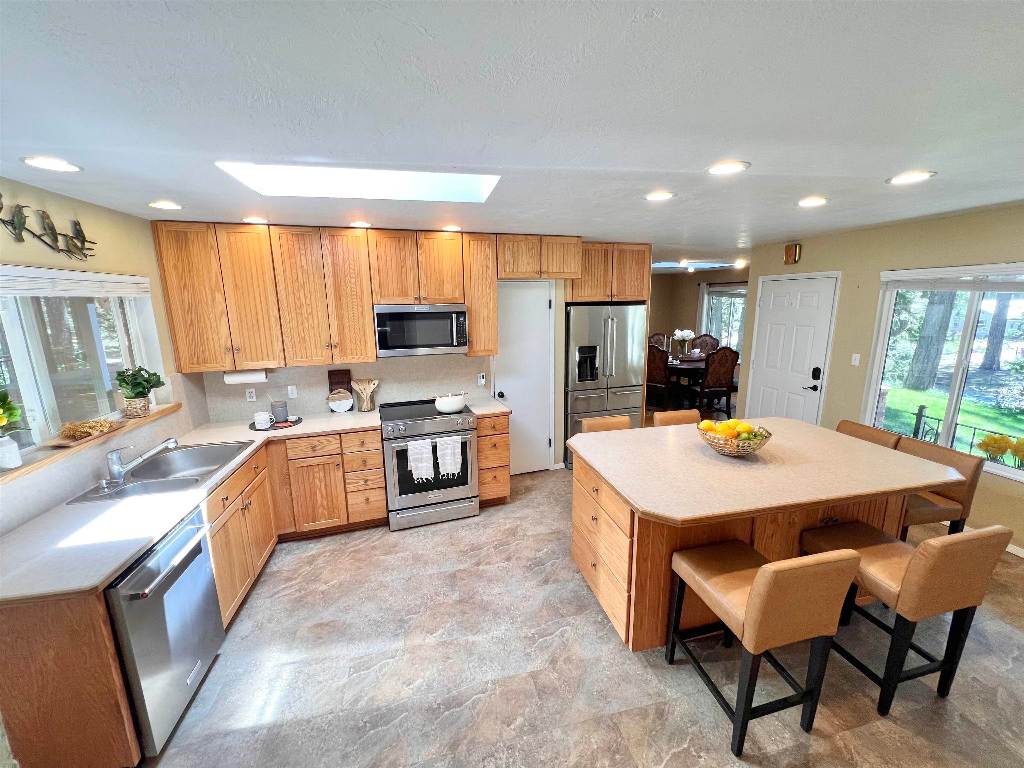 1137 Schilling Way