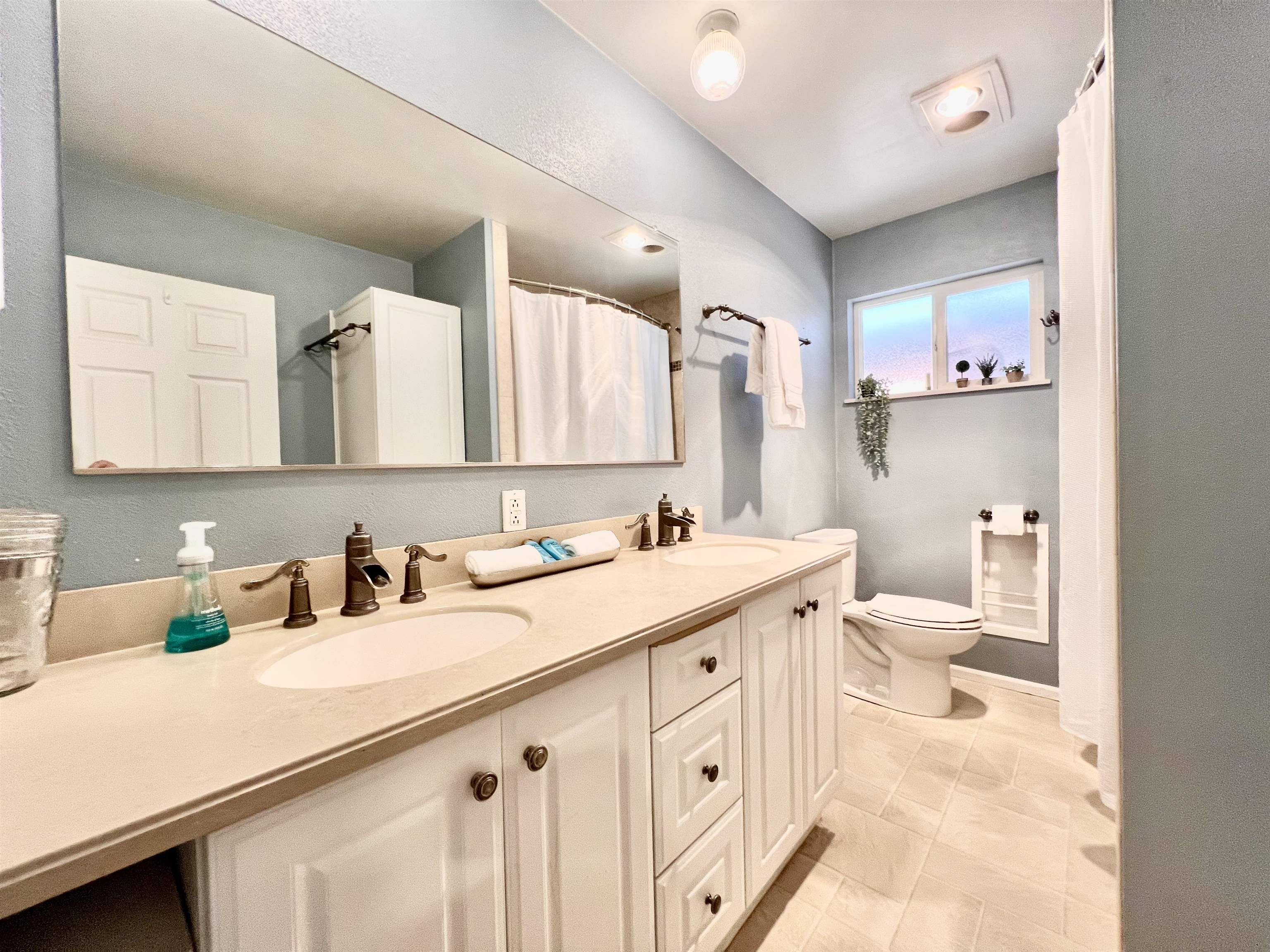 1137 Schilling Way