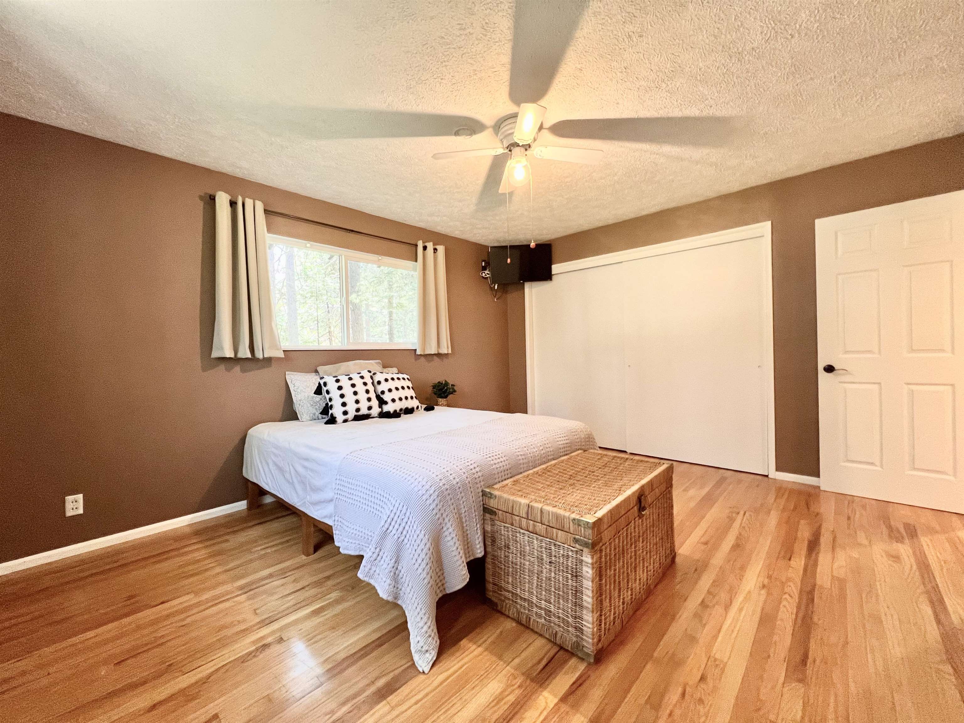 1137 Schilling Way