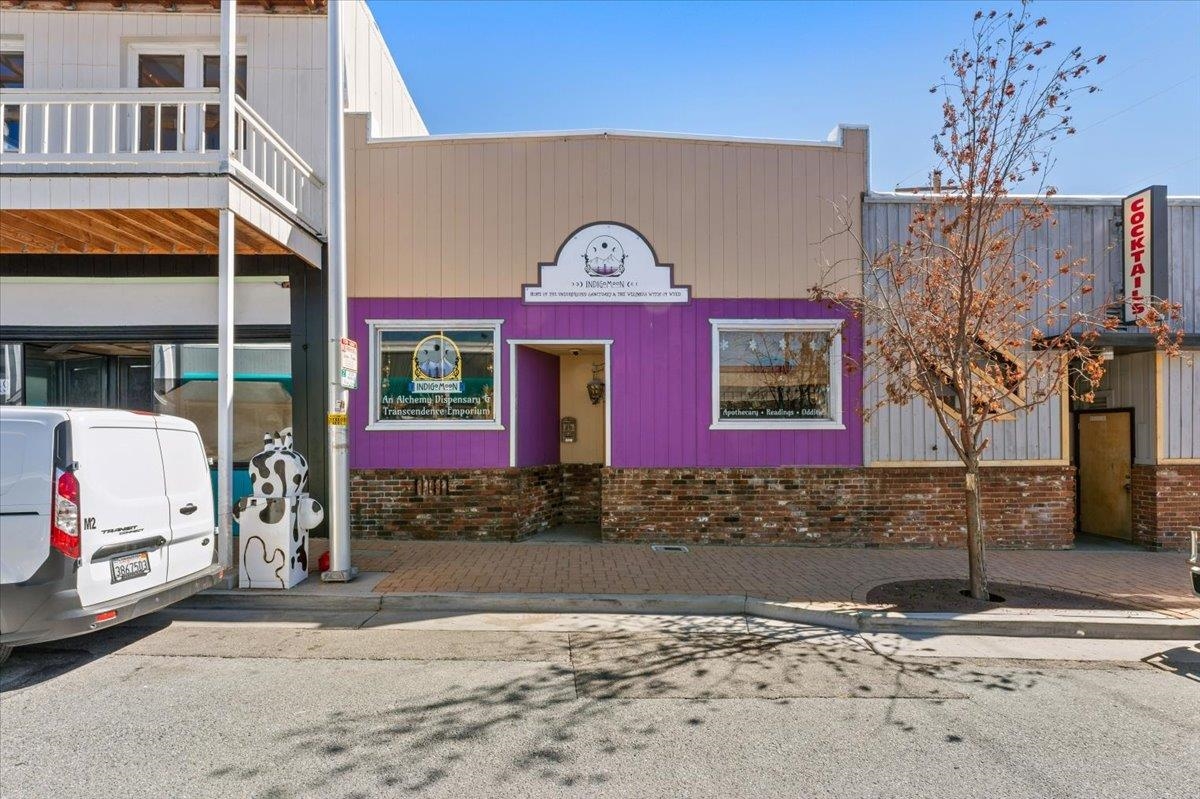 211 Main St