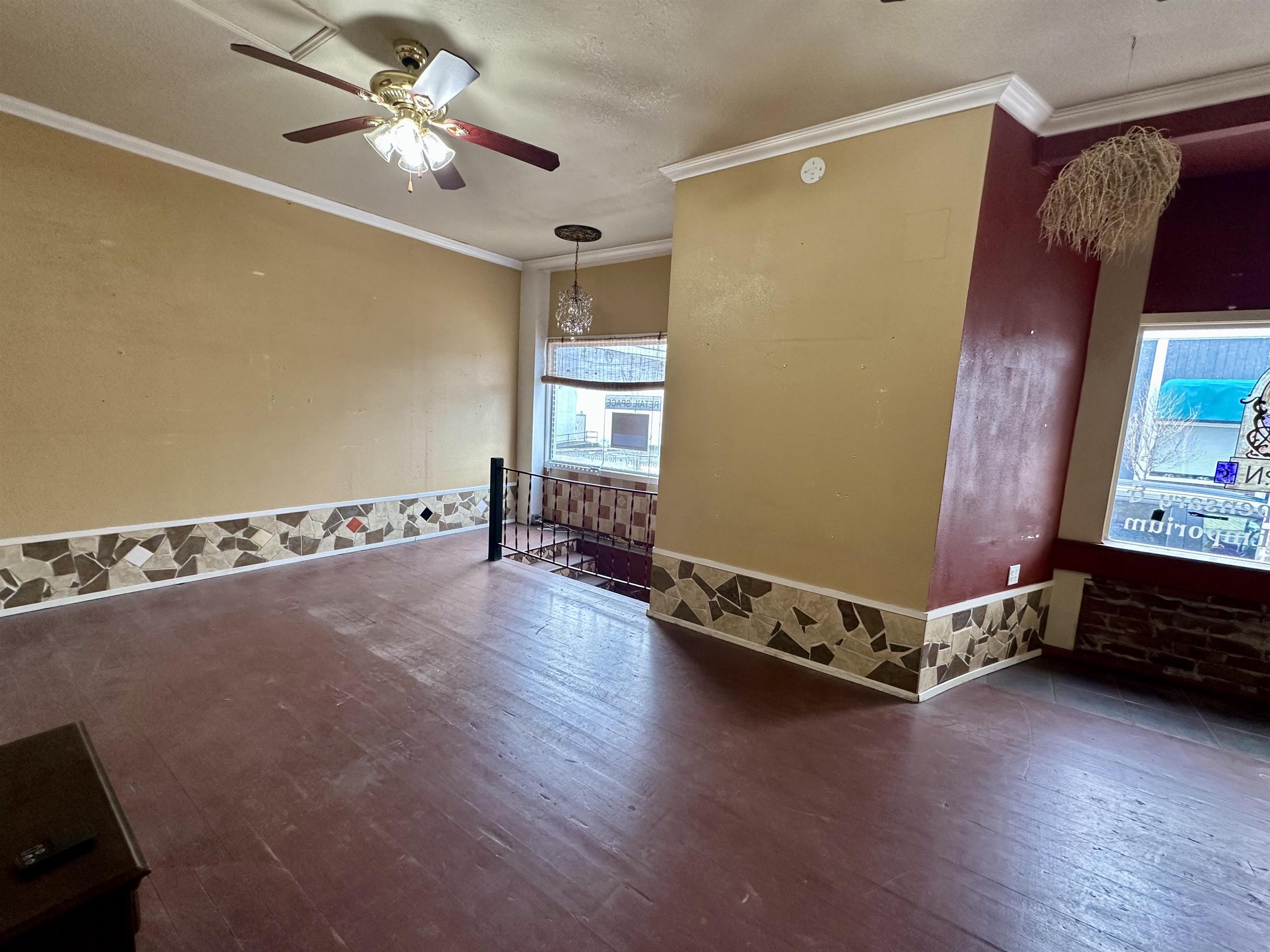 211 Main St