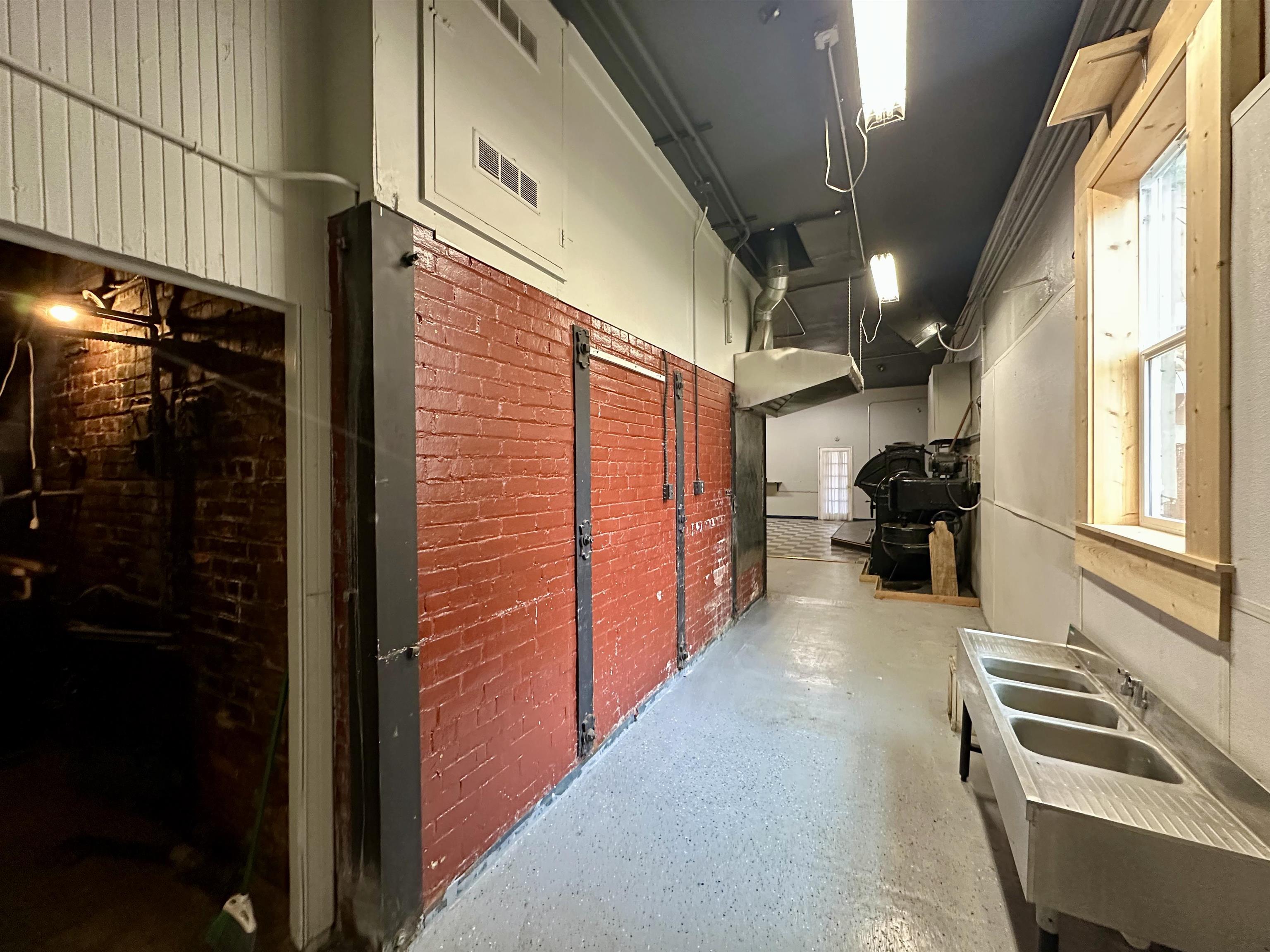 211 Main St