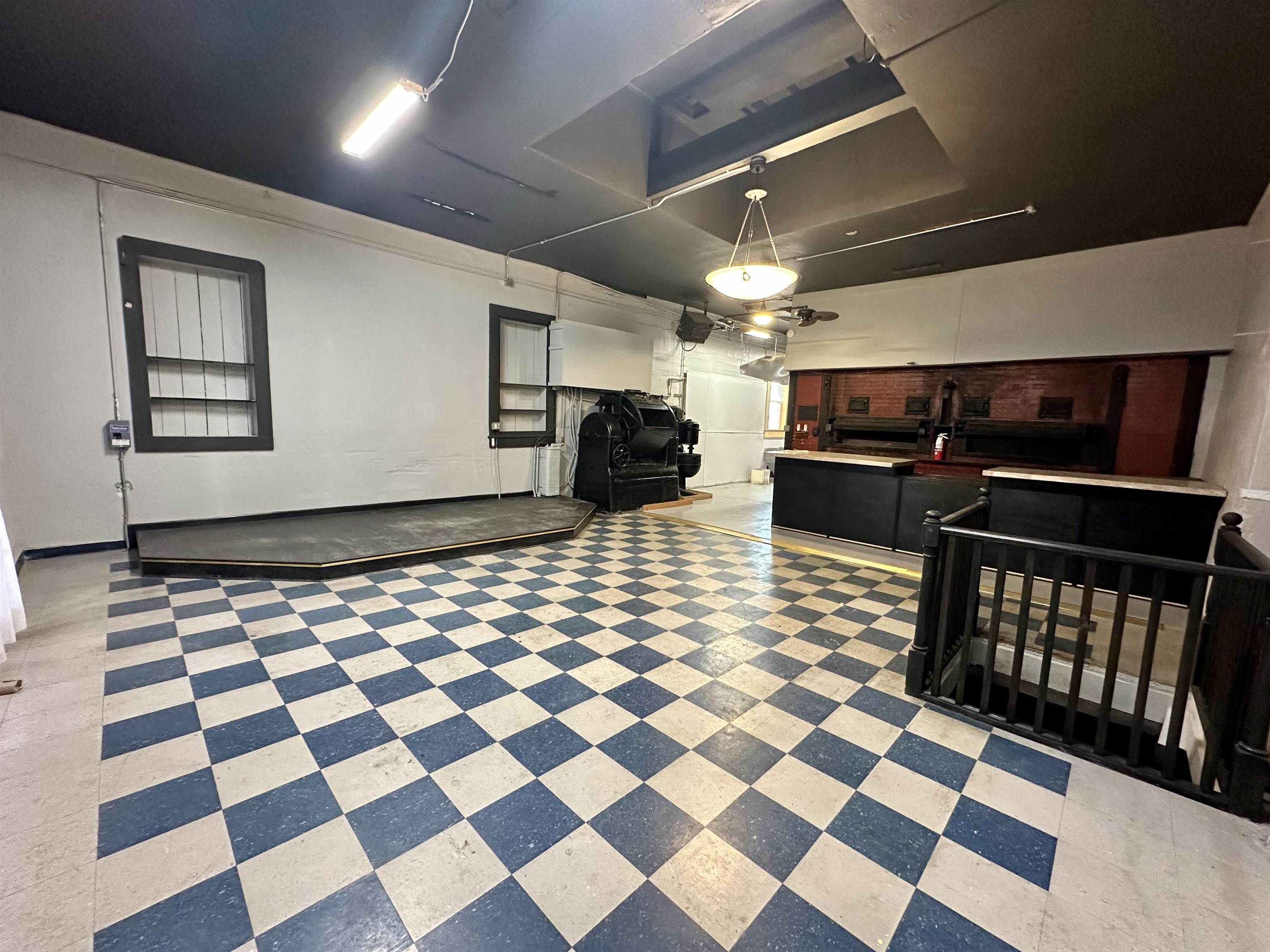 211 Main St