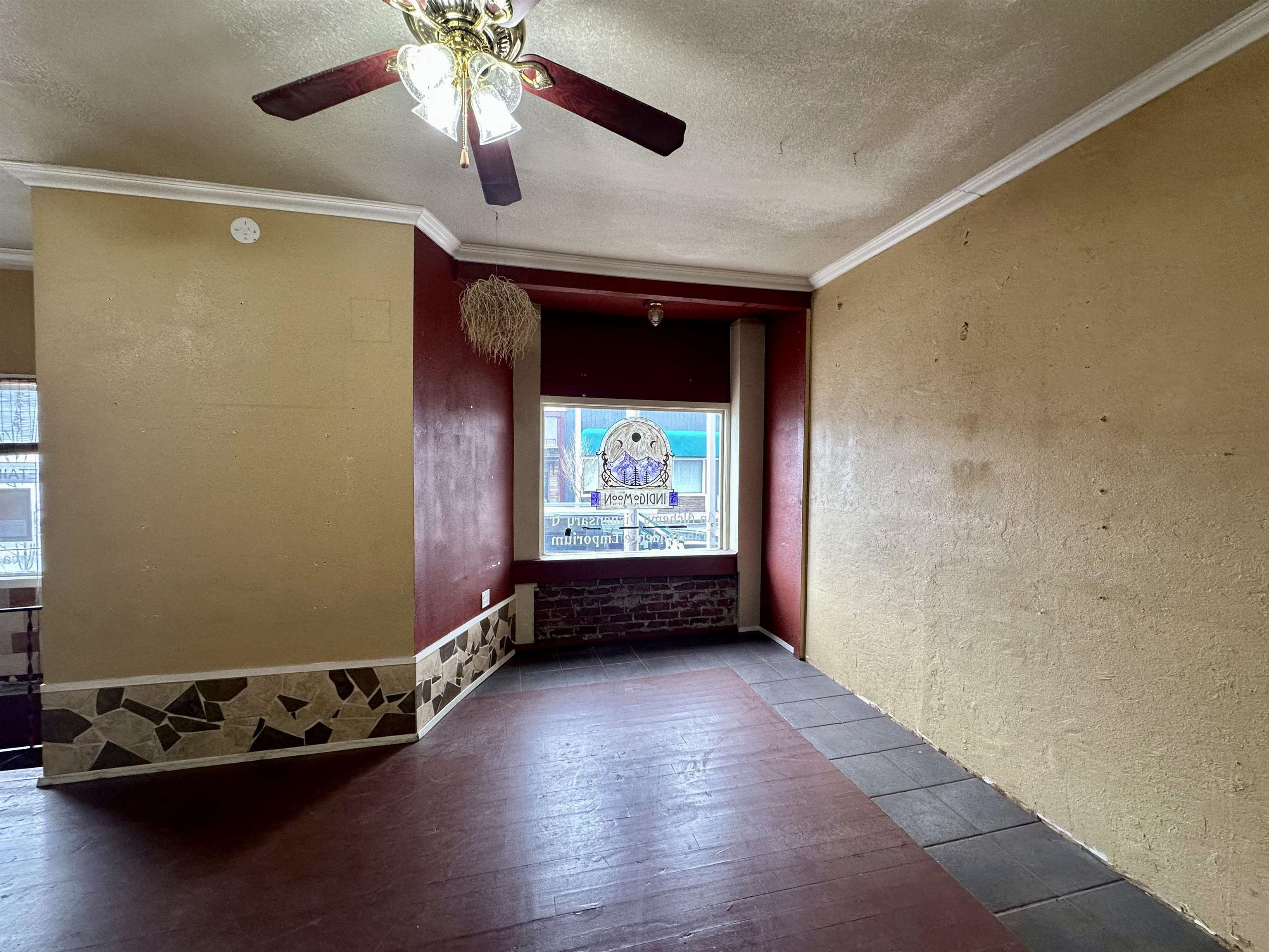 211 Main St
