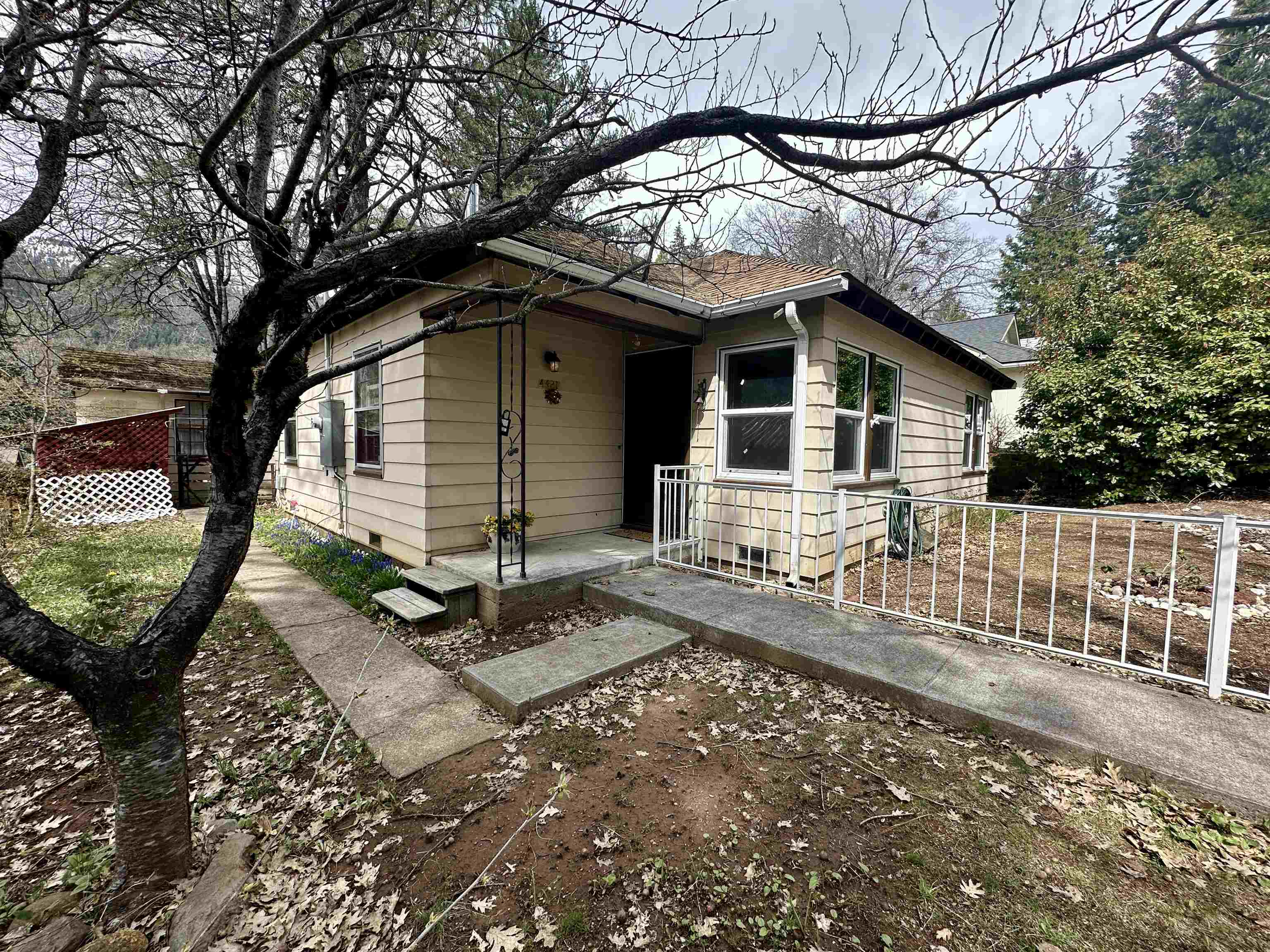 4421 Gleaves Ave
