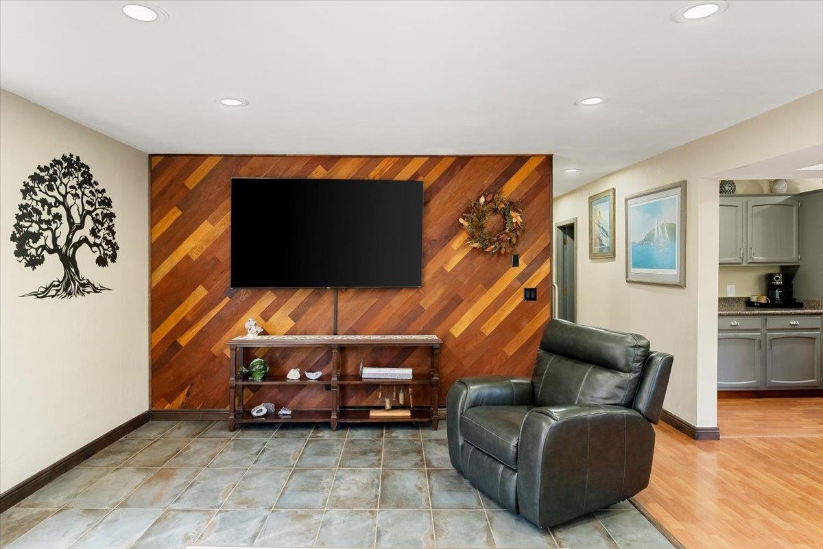 857 S Weed Blvd