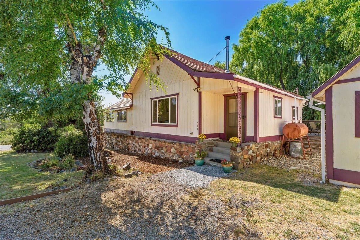 300 E Jessie Street