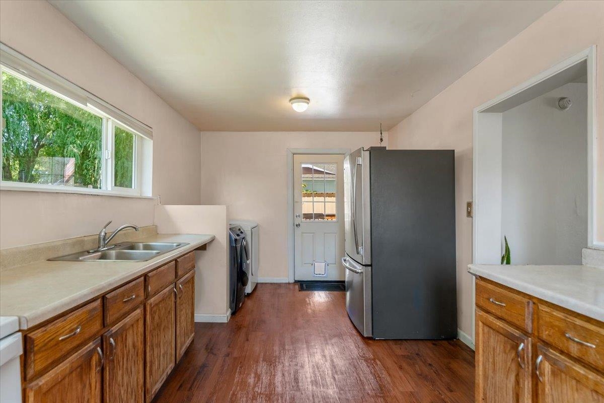 300 E Jessie Street