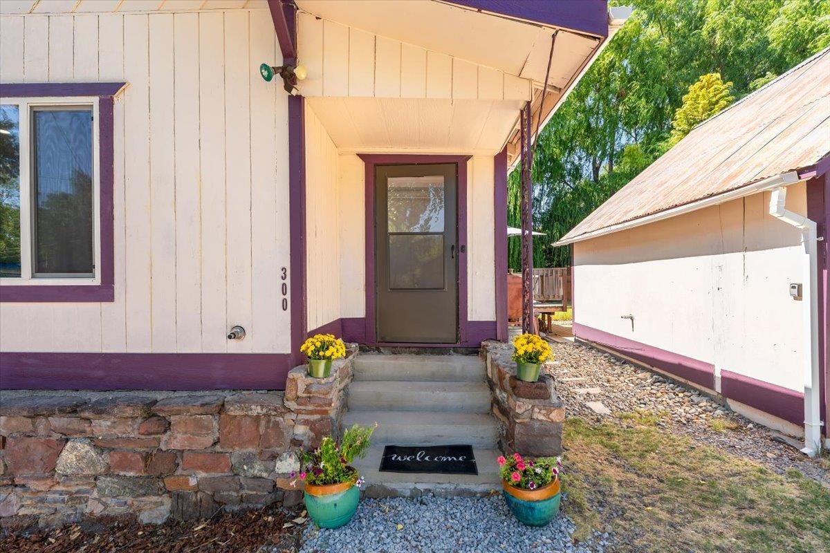 300 E Jessie Street