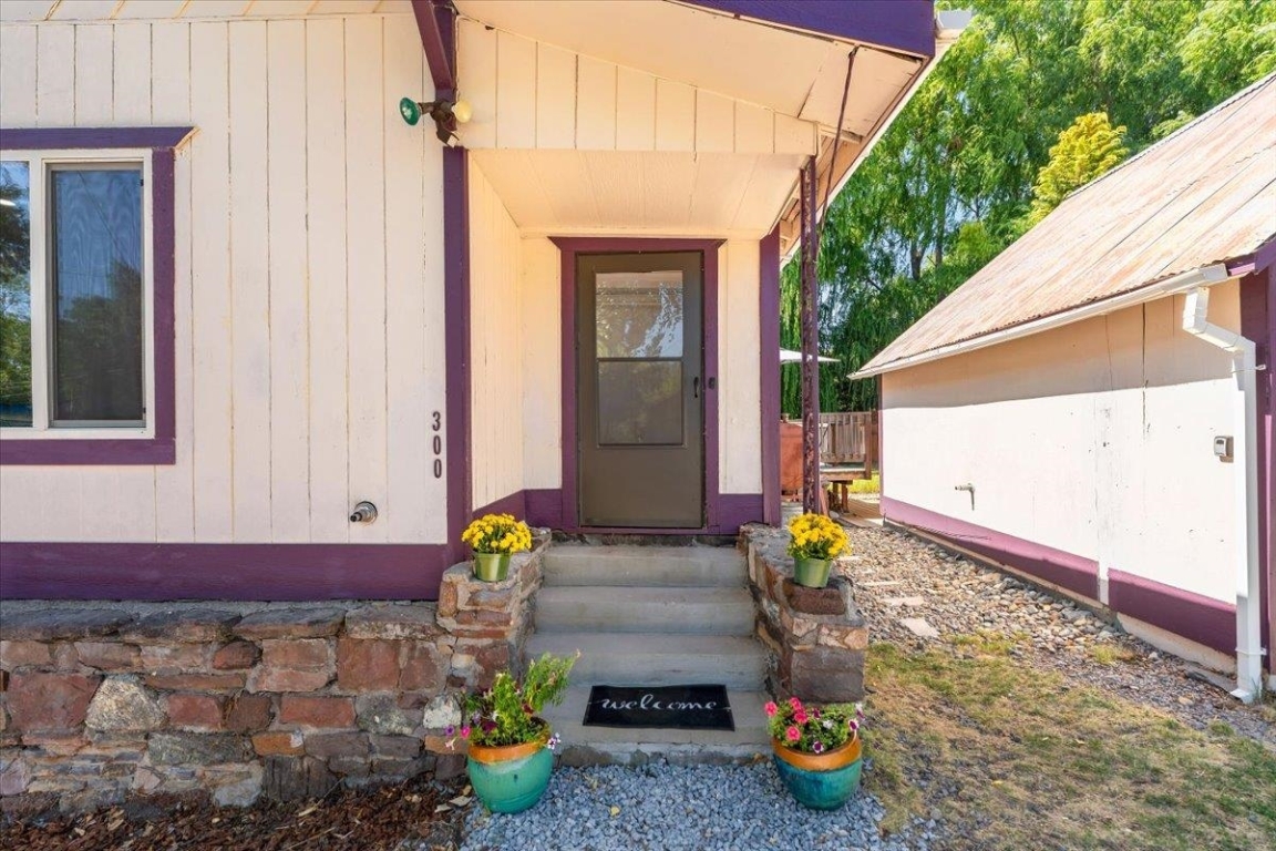 300 E Jessie Street
