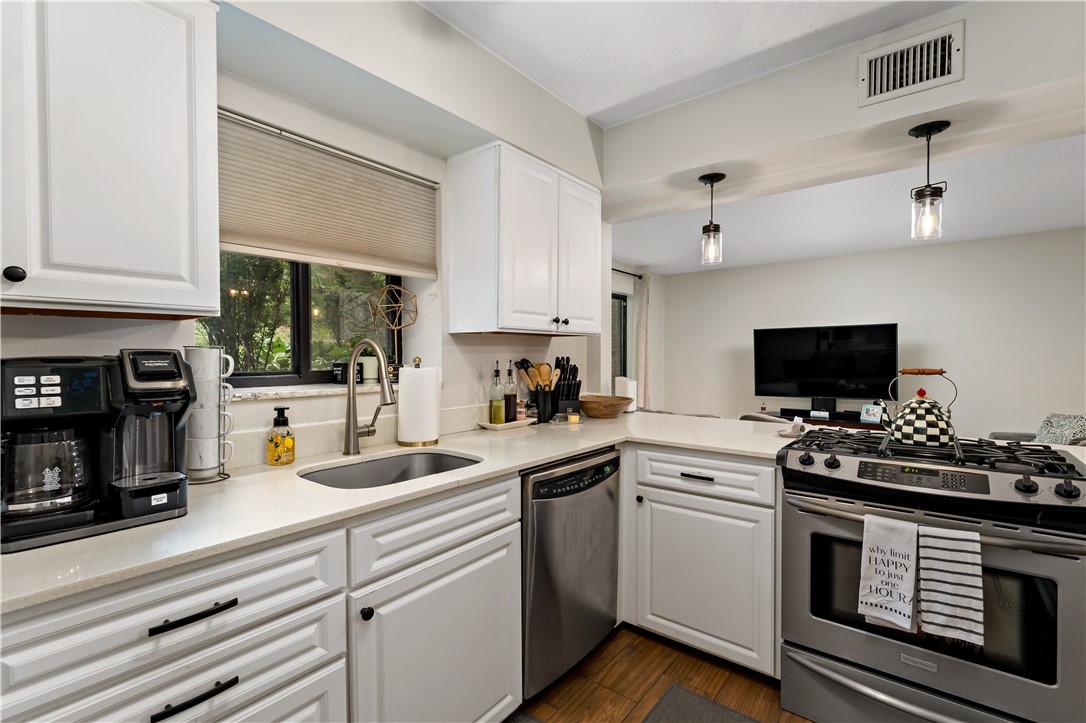 1712 Forest Green Dr 1712