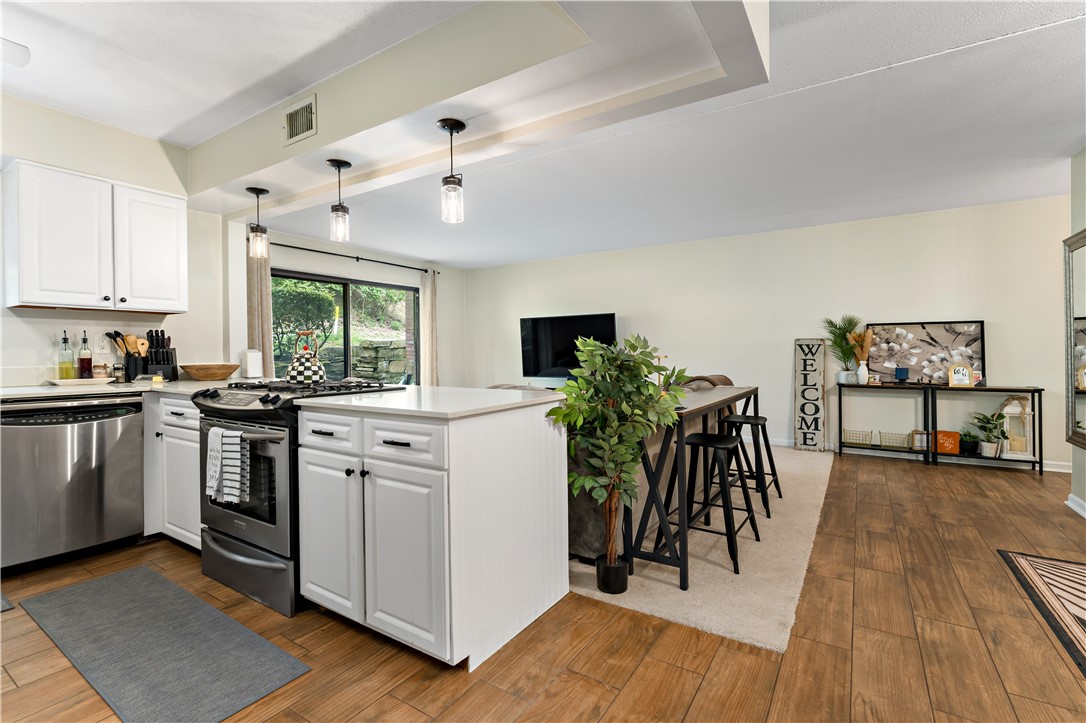 1712 Forest Green Dr 1712