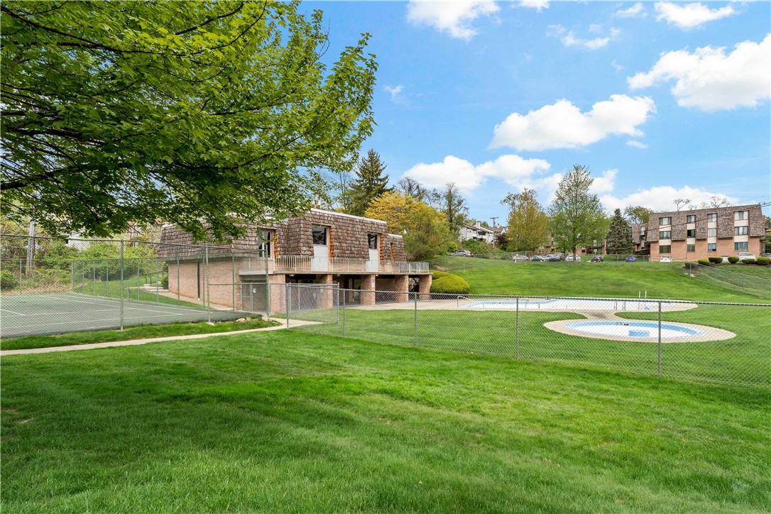 1712 Forest Green Dr 1712