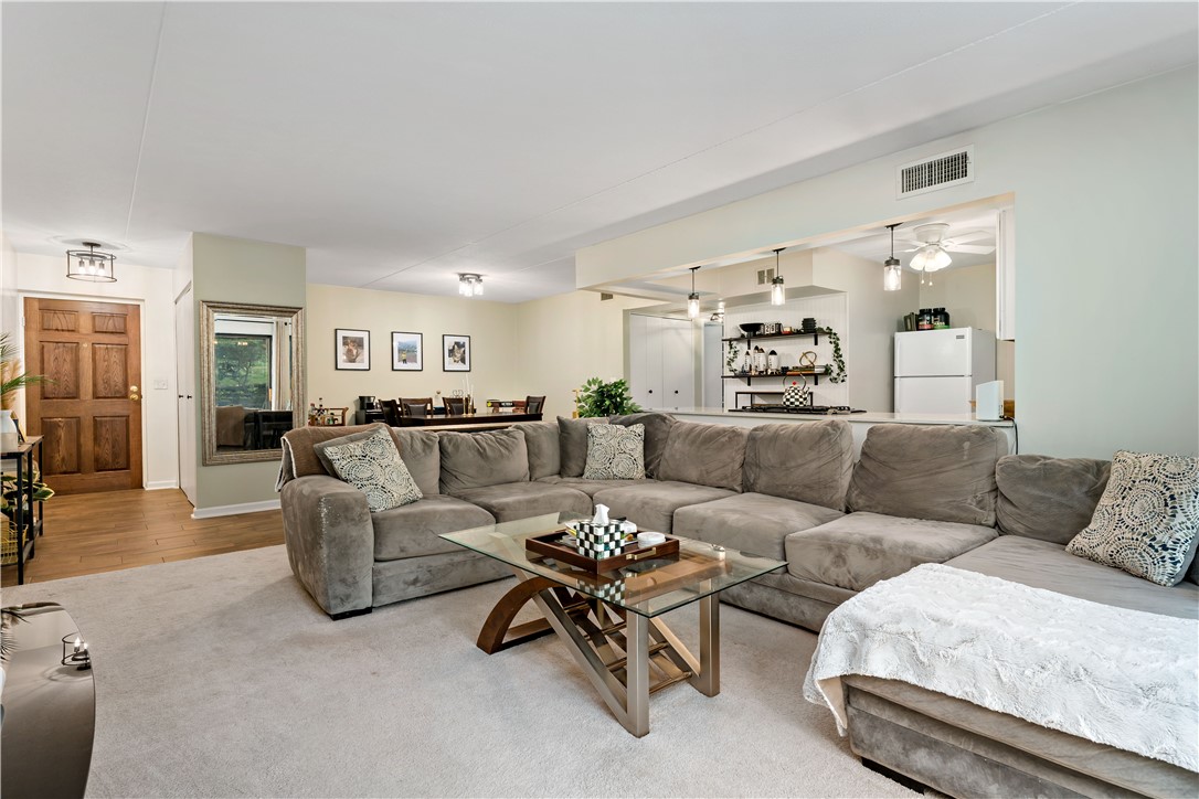 1712 Forest Green Dr 1712